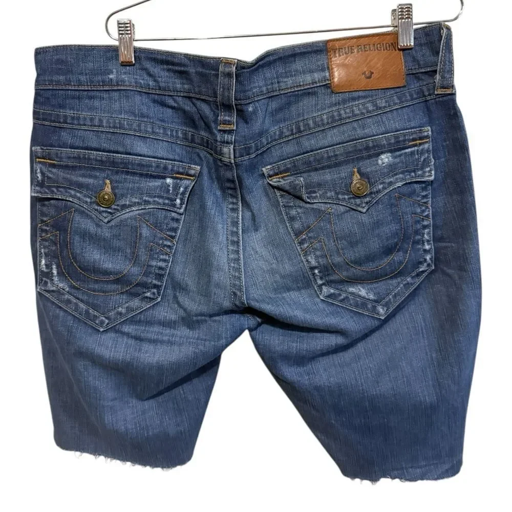 True Religion Geno Distressed Denim Shorts 36 Raw Hem Horseshoe Flap Pockets